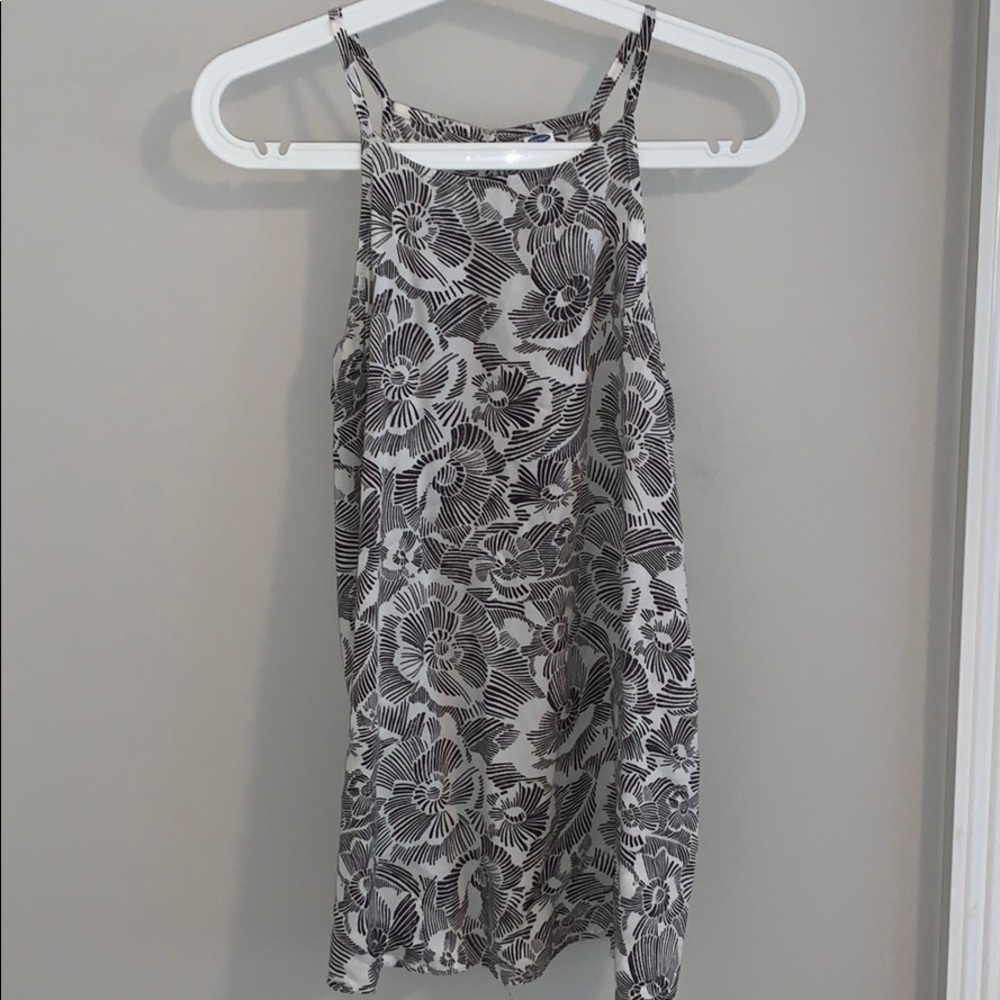 Flowly black and white top